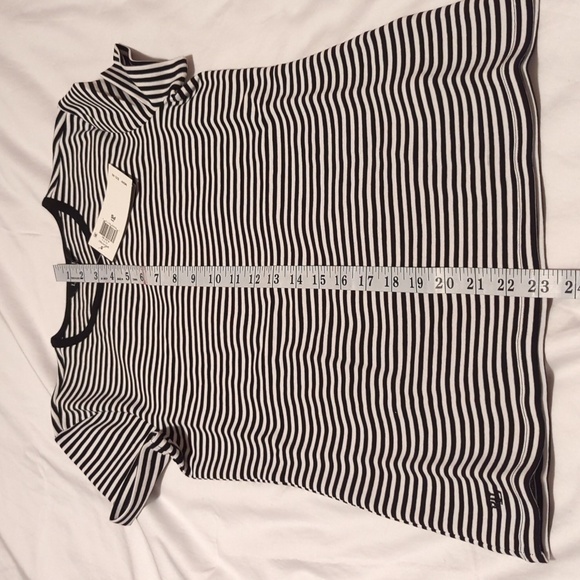 Lauren Ralph Lauren Women's Black/White Petite T-shirt. - Picture 6 of 8